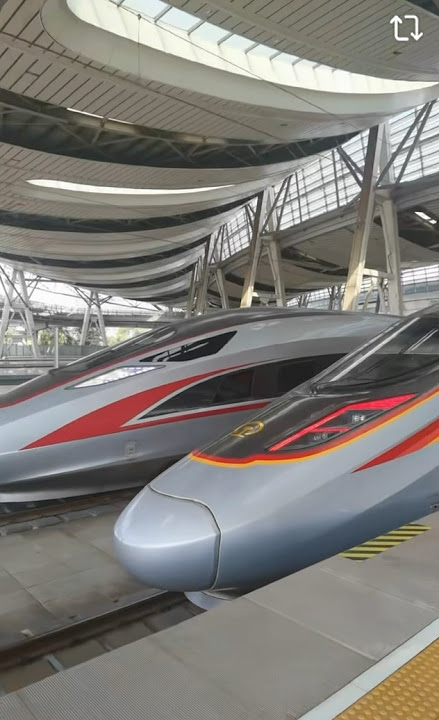 Fuxing series CR400AF-BZ and CR400AF-B, both 17-car super-long trains, are ready for departure.🚅🚅