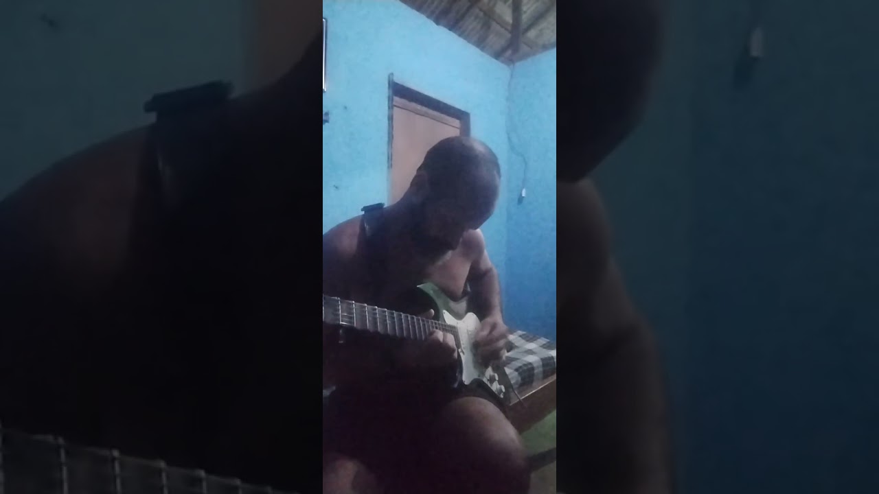 Brincando com o braço da guitar hehehe