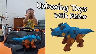 Unboxing and Build a Dinosaurs Robot with Reizo - Assembling Triceratops Toys