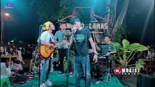 SUMP4H❗️M3RINDING❗️SUARA ADLANI BAWAIN LAGU 'Separuh Aku' Bikin seisi cafe auto Kagum. Sahabat NOAH👍