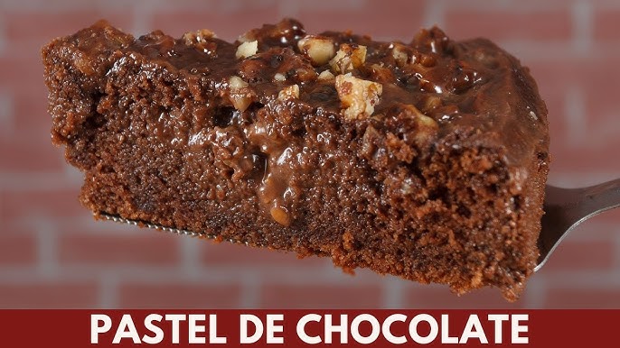 Bolo de chocolate, pastéis e hamburguer