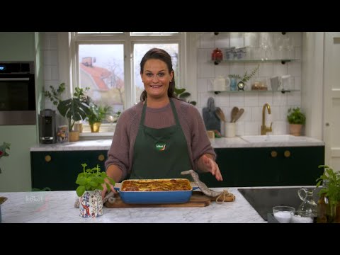 Video: Bakad Aubergine Med Tomater Och Ost