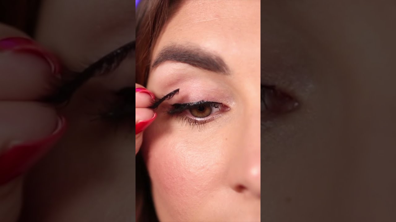 Trying on 4 magnetic lashes in less than 5 minutes | Bailey B.