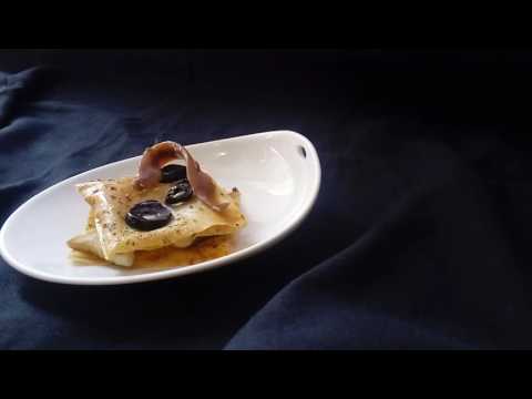 Milhojas de boletus y anchoas.