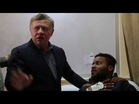 شاهد كيف رد الملك على طلب احد المصابين في احداث الكرك هوا الأردن