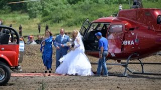 Молодожены на тракторных гонках Бизон-Трек-Шоу 2014 Молодожены на тракторных гонках Бизон-Трек-Шоу 2014