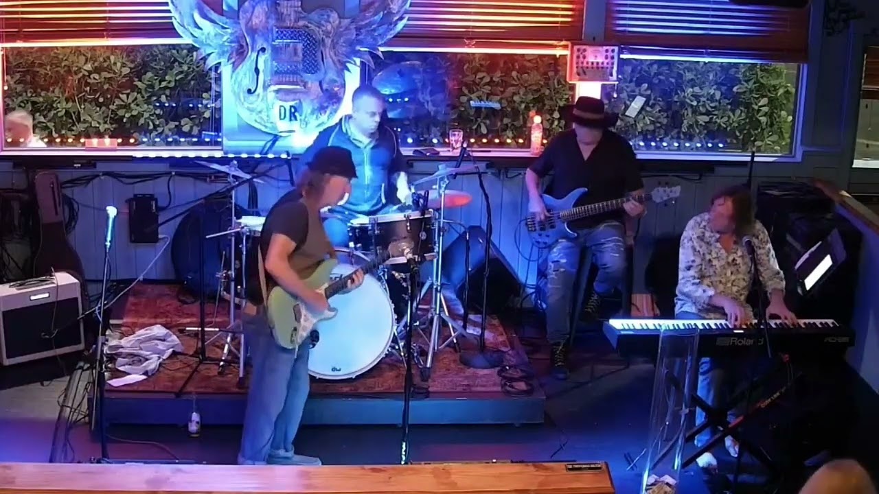 Jon Zeeman live at DoubleRoads in Jupiter  "Fly Away" by Lenny Kravitz.
