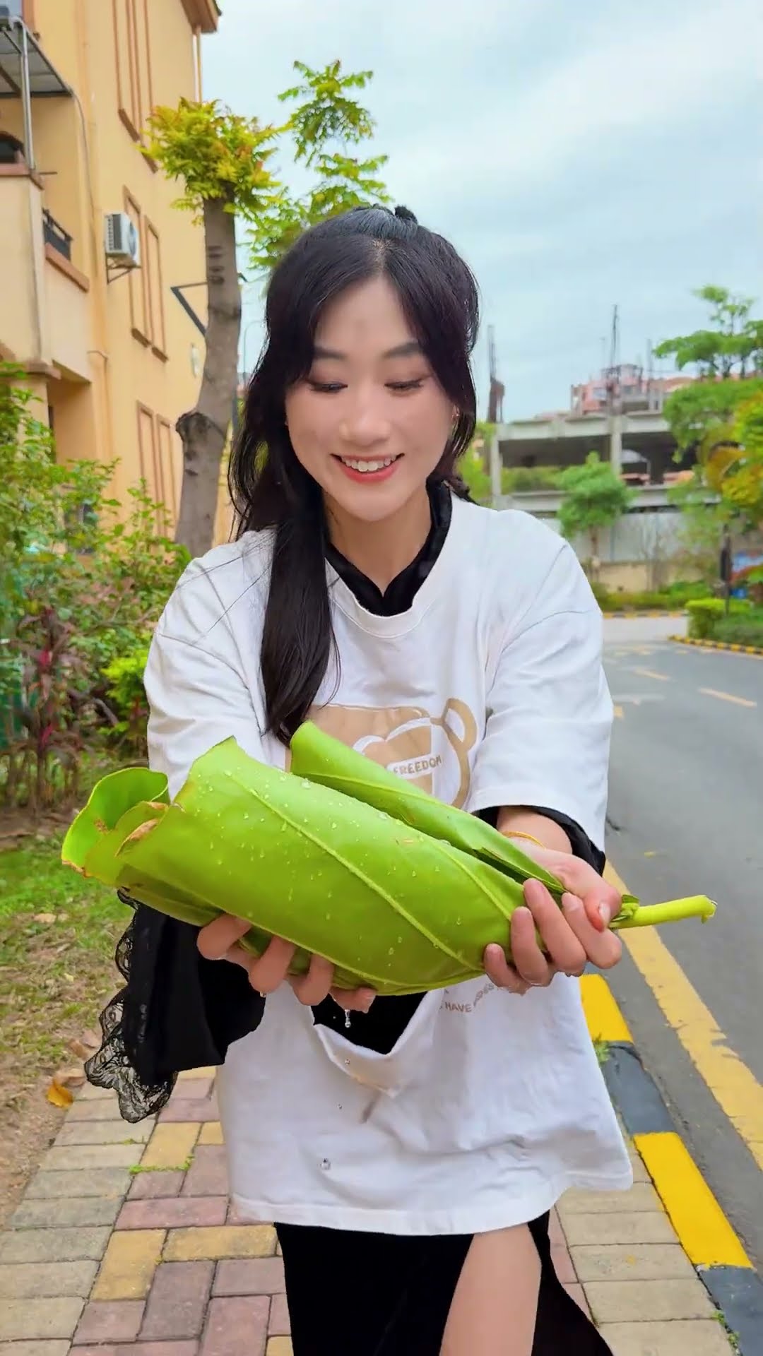 女孩种出了她最爱的草莓#short #cute #funny