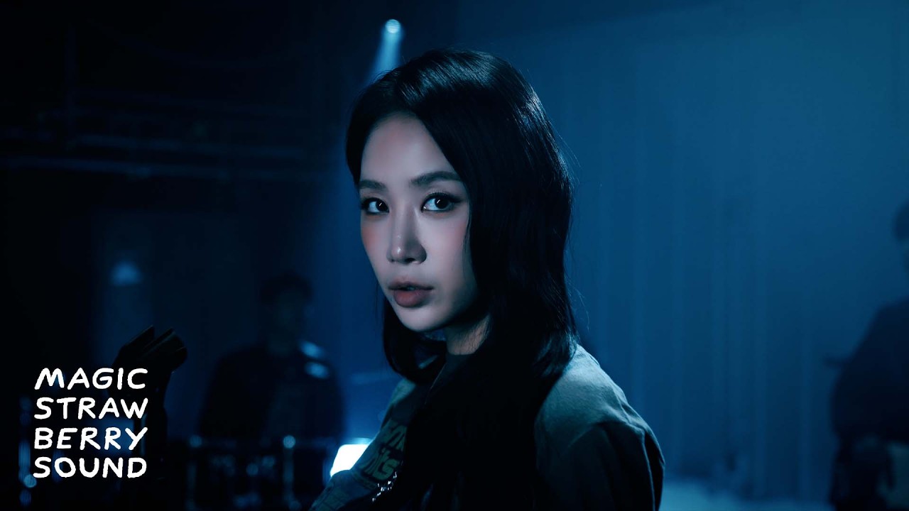 소유 (SOYOU) 'Conversation + Girl' Live Clip - YouTube