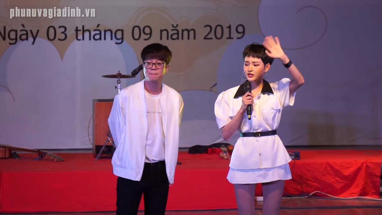 Bùi Anh Tuấn & Hiền Hồ bị fan 
