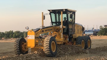 Amazing Extreme Motor Grader Operator Trimming Slope Skills