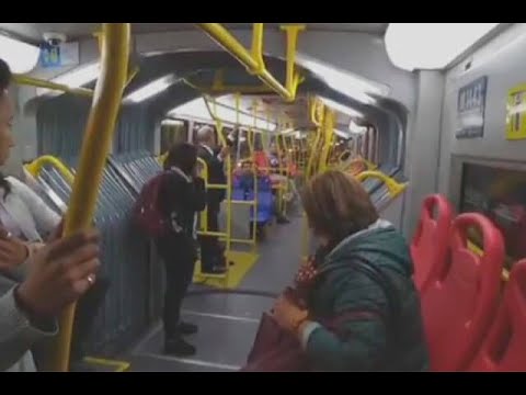 En 20 segundos que duró semáforo, ladrón abrió puertas de un Transmilenio y asaltó a pasajeros