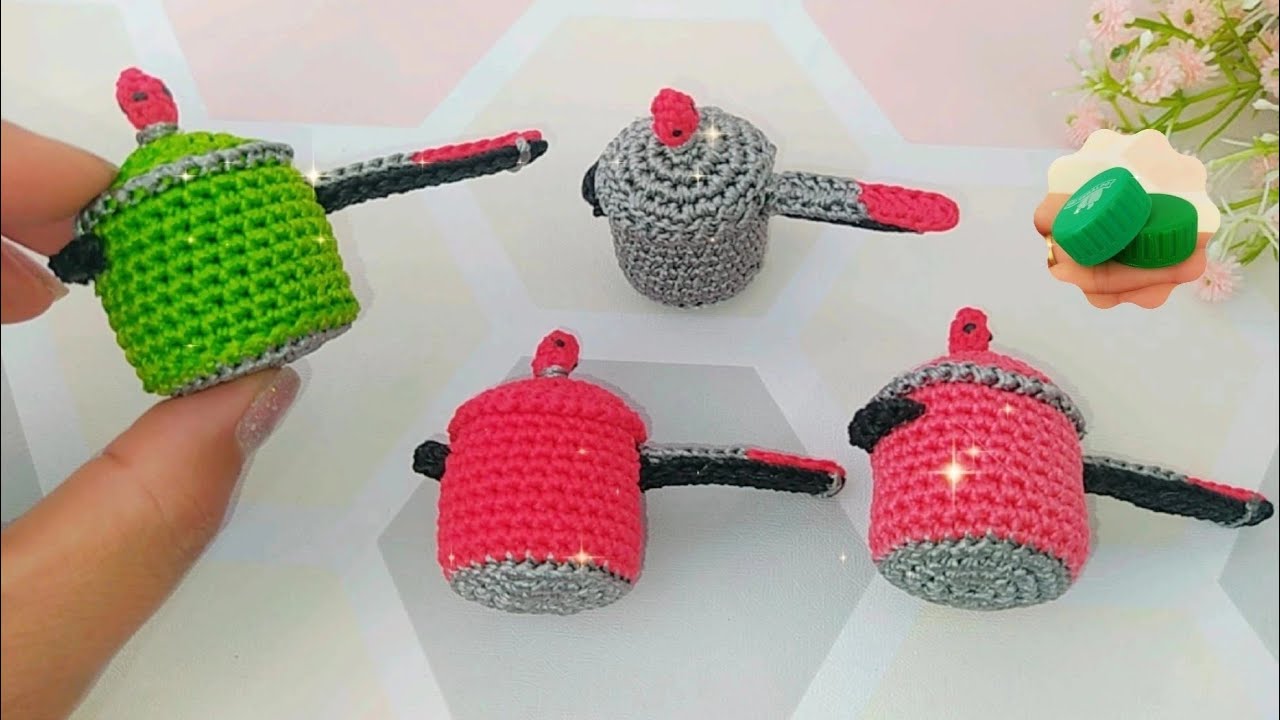 PANELINHA DE PRESSÃO IMÃ DE GELADEIRA EM CROCHÊ... RECICLANDO TAMPINHA DE GARRAFA PET!! ♻️