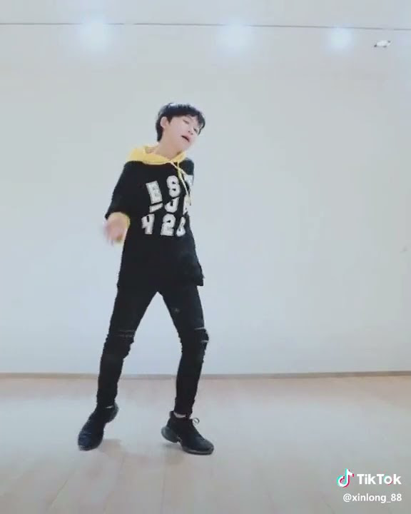 Boystory ren shuyang short dance cover on tiktok