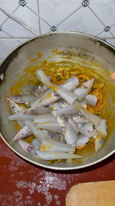 Jisko dance nhi ati 🤣#shorts #viralvideo #smallfish #food #yt