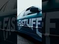 Aspettando il quinto #FASTLIFE, Guè celebra la saga con una sfilata di auto storiche in giro per MI