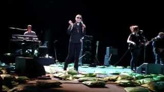 Sinead O'Connor - Daddy I'm Fine (with cushions - Concert Live - Full HD) @ Nuits de Fourvière, Lyon