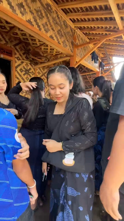 Ayu Dewi Baduy Foto bareng pengantin baru #shortvideo #pernikahanbaduy
