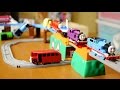プラレールきかんしゃトーマスのび~るにじの橋セットで何台走れるかチャレンジしてみたけれど!?