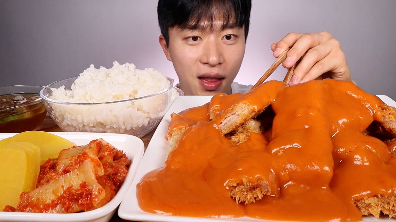 소스를 많이 부었다,, 탐진강 왕돈까스 밥 김치 단무지 먹방! ASMR MUKBANG pork cutlet rice kimchi Eating show