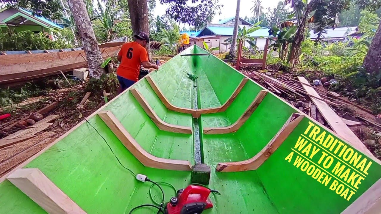 Membangun sebuah perahu kayu dari awal sampai jadi