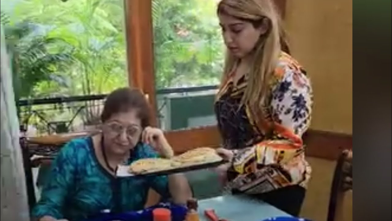 Zinnia ne banaya mere vaste brunch with family table talk