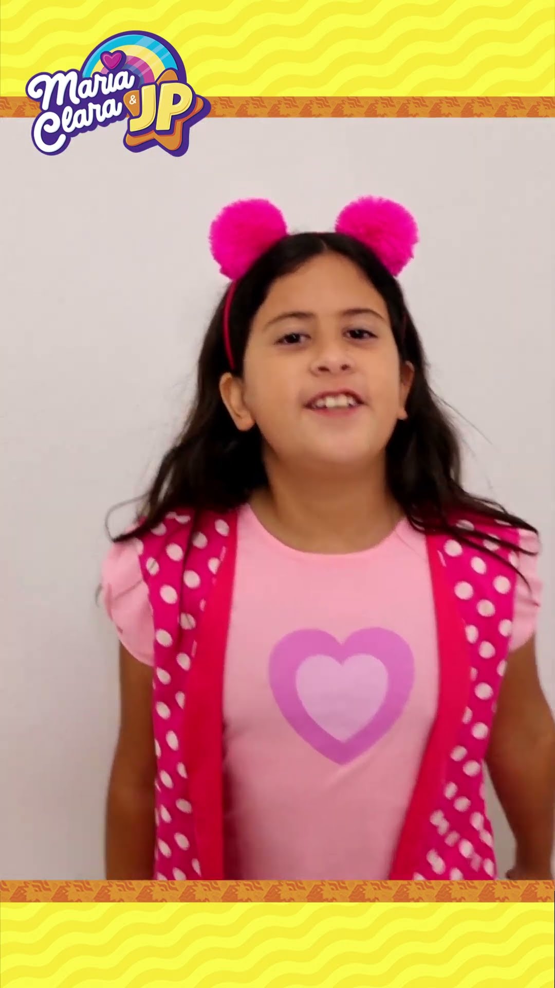 Maria Clara e JP aprendem a importância de escovar os dentes