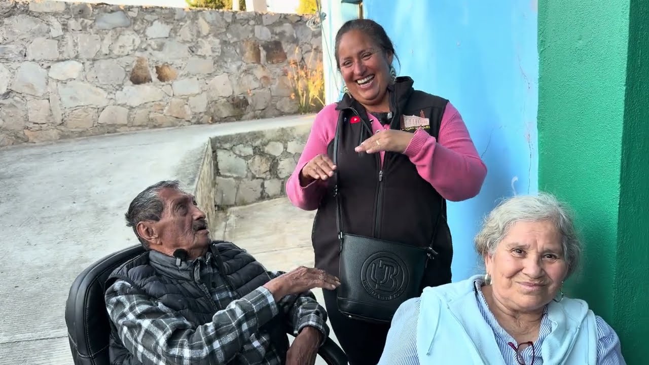 Los saludos en el cumpleaños de Santos López 