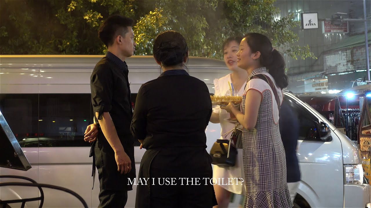 Chinese tourists behaving badly - again - at a restaurant in Thailand