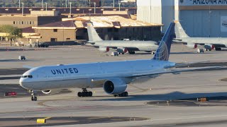 United 777-300Erphoenix Sky Harbor