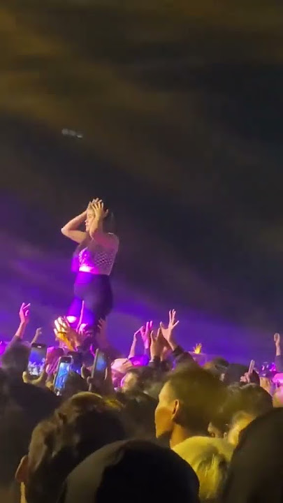 Yang lagi viral cewek joged di atas kepala laki - laki saat brewog audio cek sound di gempol