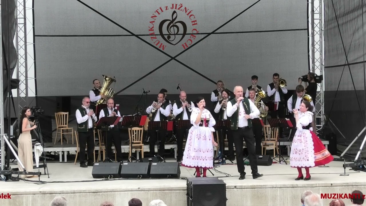 MUZIKANTI z JIŽNÍCH ČECH hráli v Kyjově na koncertu 70.let kapely Žadovjáci (Official Video)