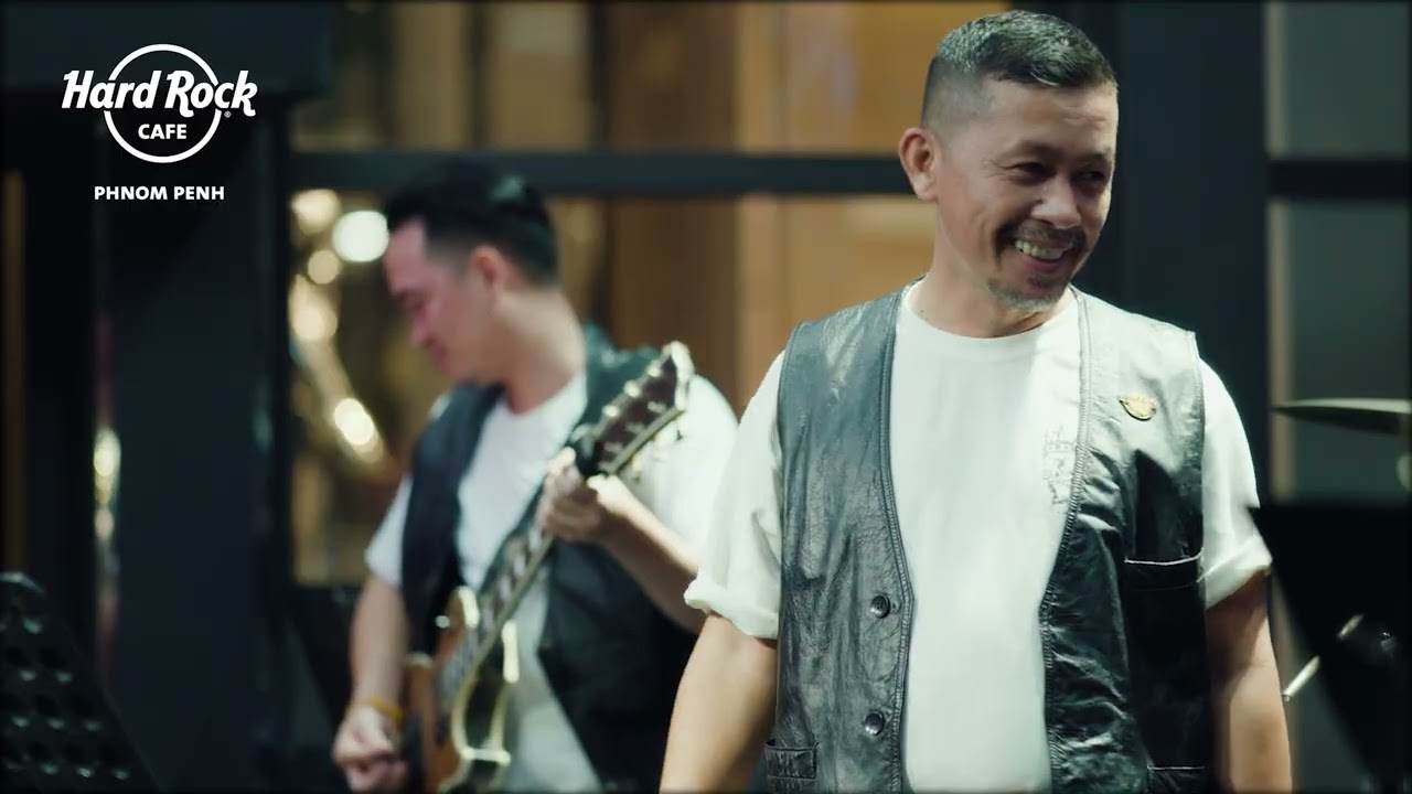 ស្នេហ៏ស្រីង៉ក់ងរ | Live Performance Chuon Chantethya | Cornerstone Band