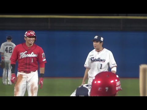 鈴木誠也　二塁三塁へ立て続けに盗塁　二盗三盗　20200920　神宮球場バックネット裏　堂林翔太