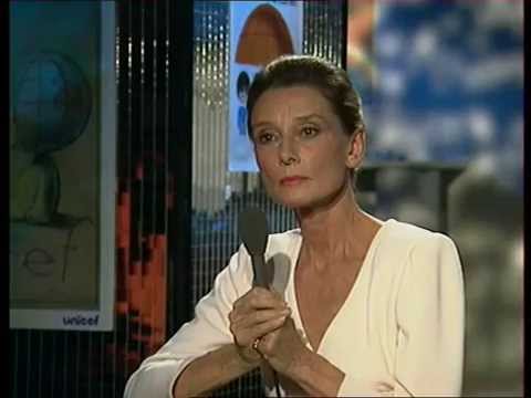 Vídeo: El Doppelganger De 20 Anys D'Audrey Hepburn Parla De Les Dificultats De Viure Amb Cara D'estrella