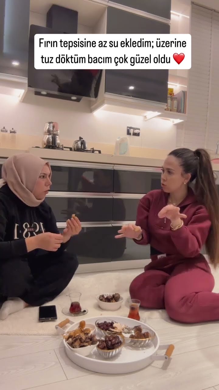 Fırın tepsisine az su ekledim; üzerine tuz döktüm bacım çok güzel oldu ❤️