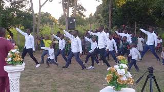Diamond platnumz ft koffi olomide -Achii dance ( wedding performance)