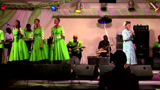 Dena Mwana - Esengo Live. chords