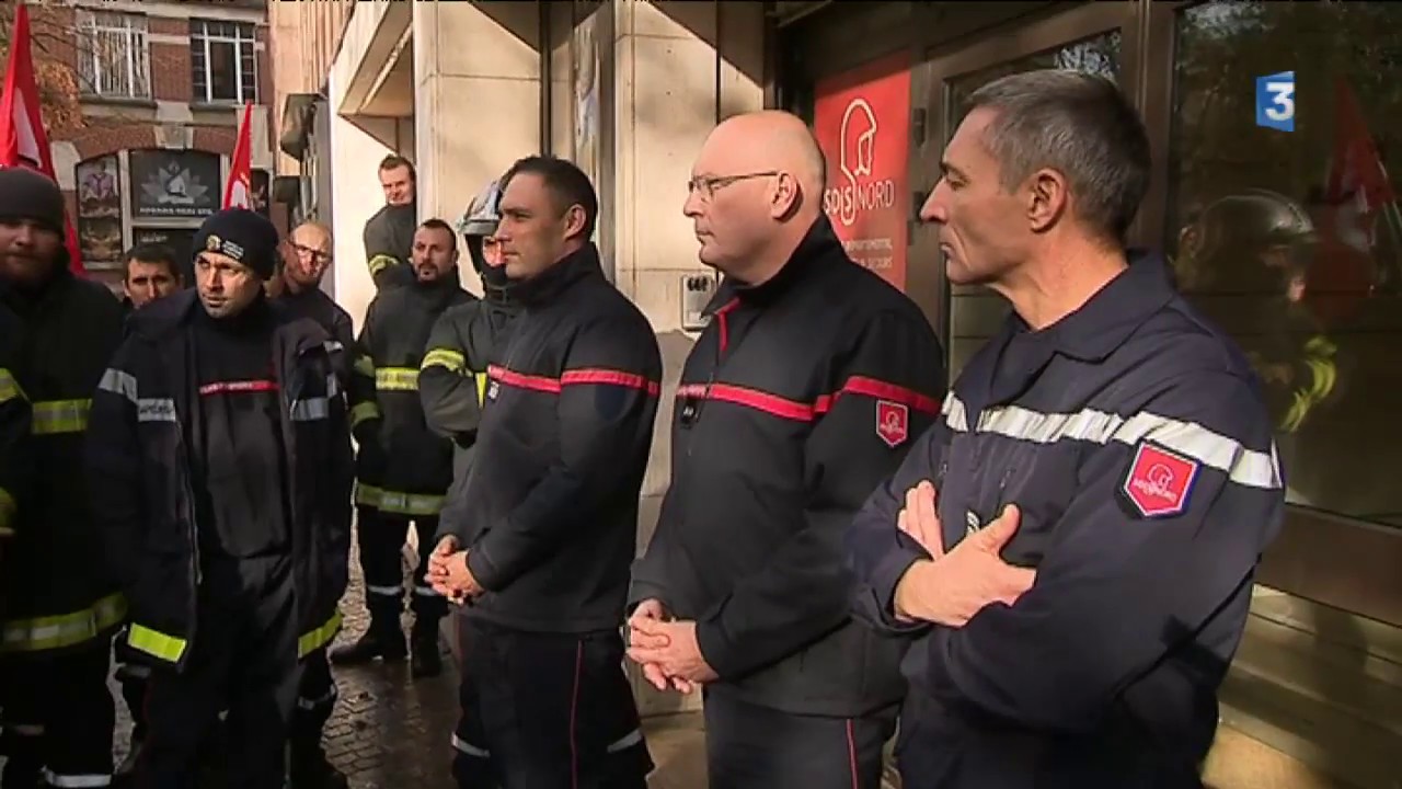 Les pompiers du Nord manifestent à Lille contre le manque d'effectif