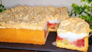 A cheap and quick recipe for a cake with rhubarb and crispy meringue