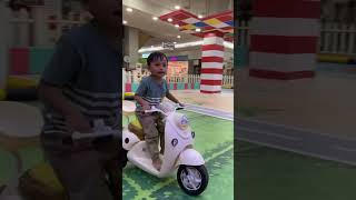 shorts Yubi Mandi Bola Di Playground