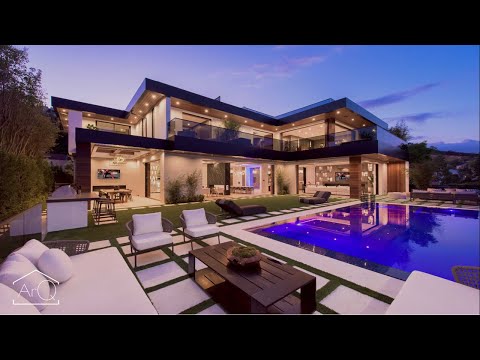 Video: Impresionante casa contemporánea en Los Ángeles, construida alrededor de una espectacular piscina central