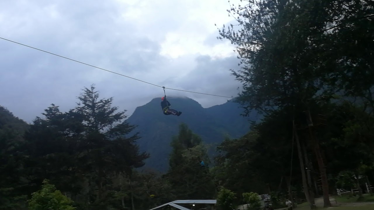 Mónica en el canopy Oxapampa