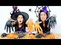 DESAFIO NÃO ESCOLHA A LUVA ERRADA DE SLIME de HALLOWEEN ★ Luvas misteriosas de Slime com a Mamãe