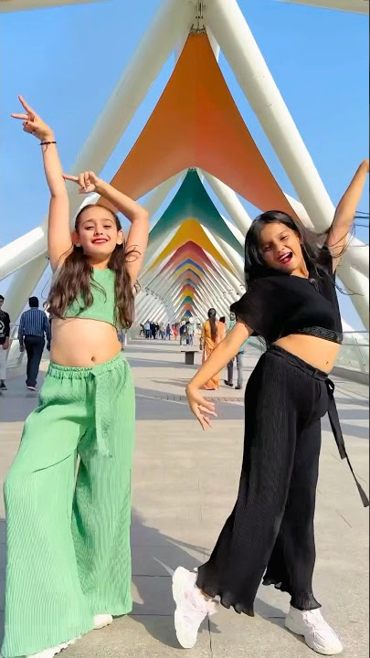 Gulabi sharara♥️🔥|dance with kashish& Nandini 💃🏻|#shortsvideo #ytshorts #kashishpatel #trending