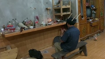 thầy cúng người hmong làm lễ cúng kỳ lạ đuổi tà ma