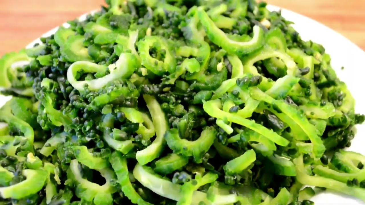 Karela Gosht Recipe | Mutton Karela Recipe ( Bitter Gourd Recipe ) By Zakia food fusion