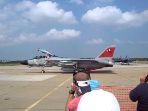 F-14 Tomcat at Oceana airshow (Felix 101)