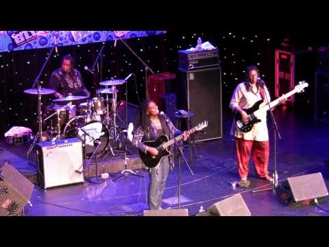 Ruthie Foster LRBC 2010 "Walk On"