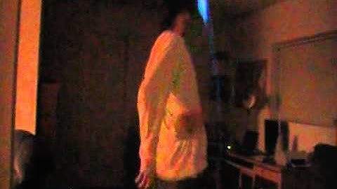 behind the back huggy crosser tutorial(glowsticking)